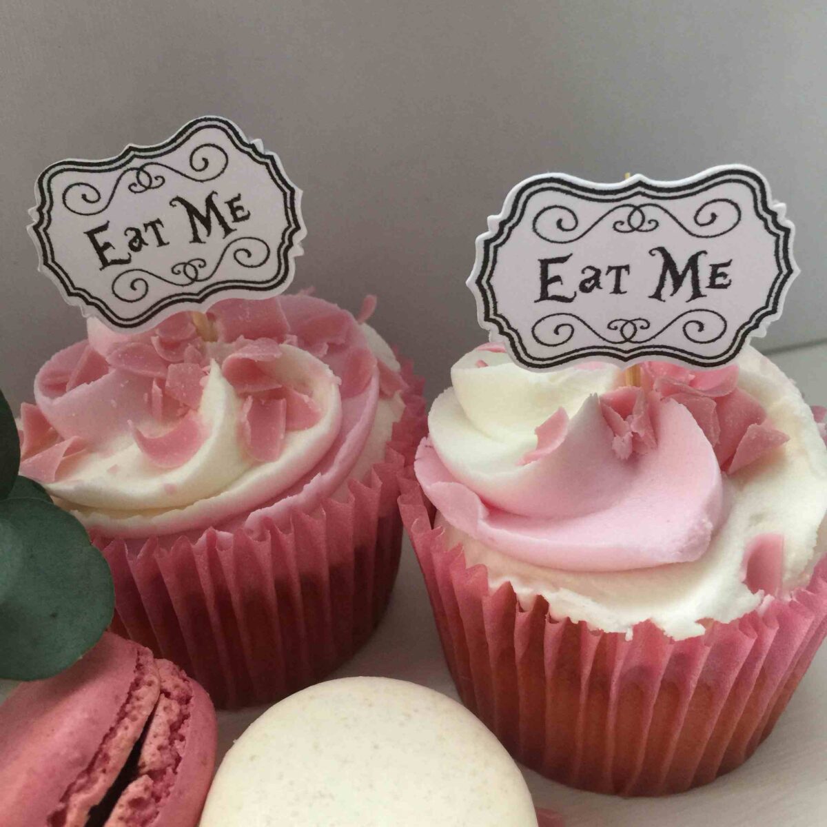 Alice in Wonderland Eat Me Topper