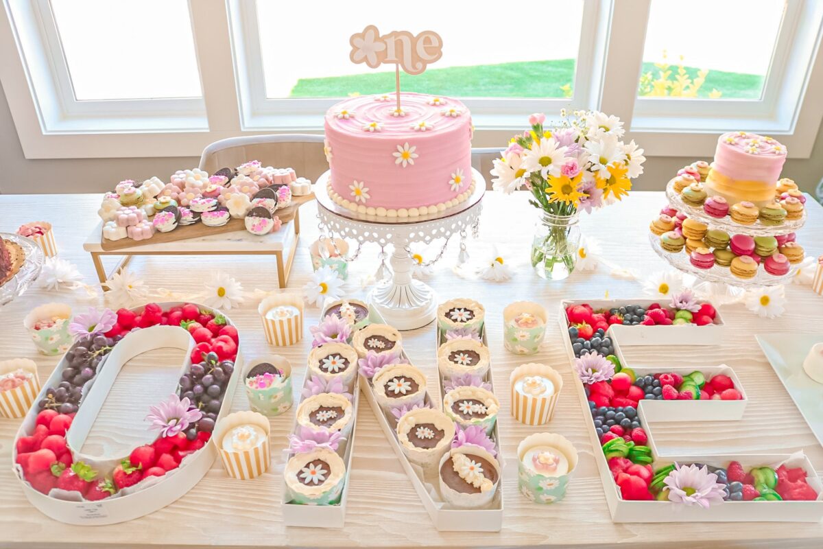 daisy themed birthday table