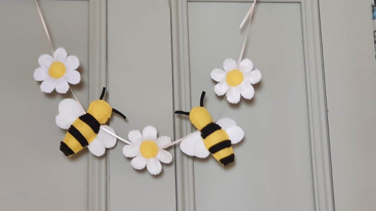 Preview of Bee Table Floral Garland