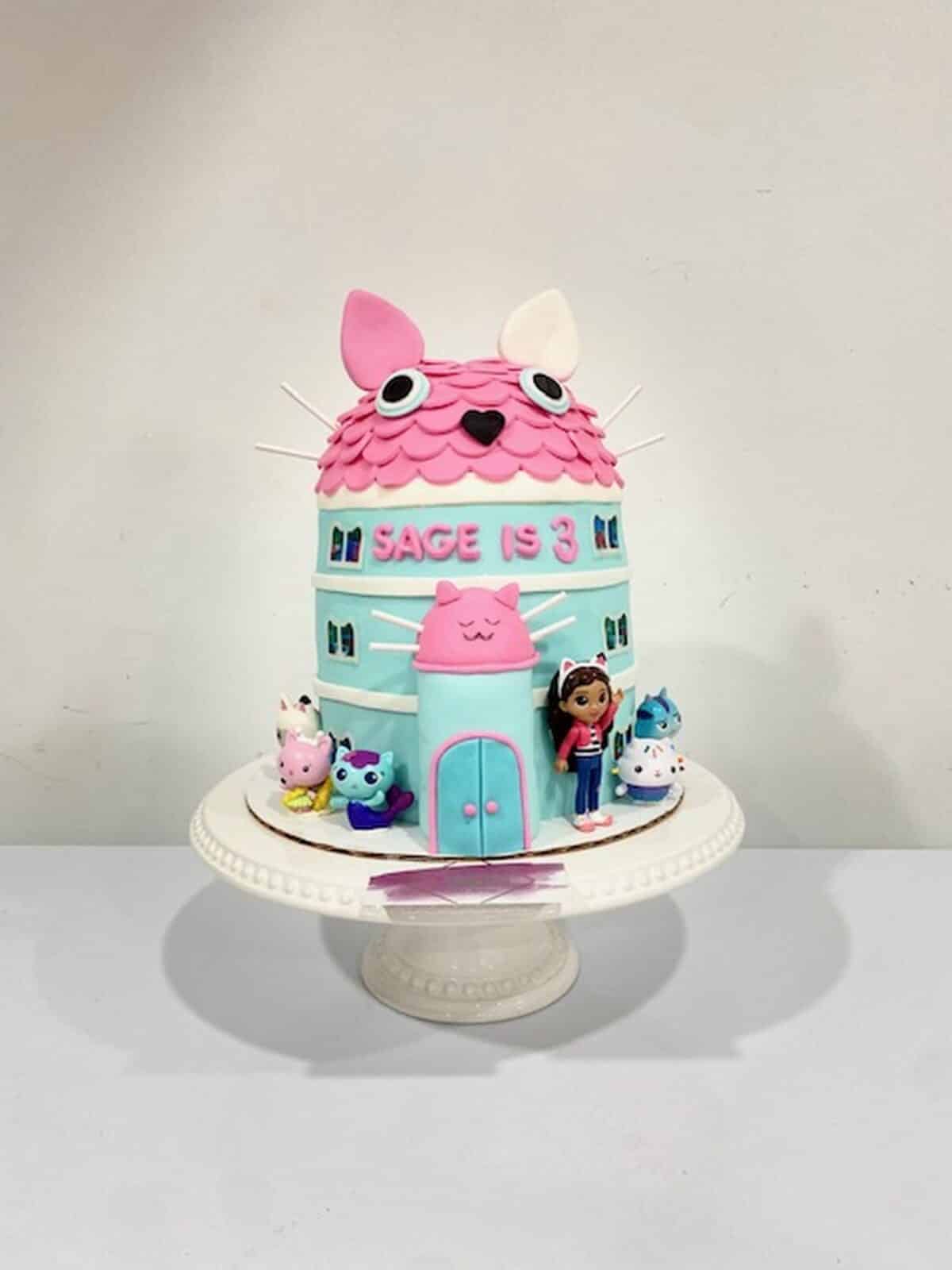 Gabby Dollhouse Birthday Cake with Gabby, Mercat And Pandy PAWS Figurines