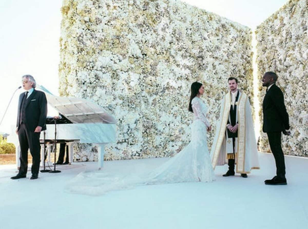 Preview of Kanye West And Kim Kardashian Floral Backdrop