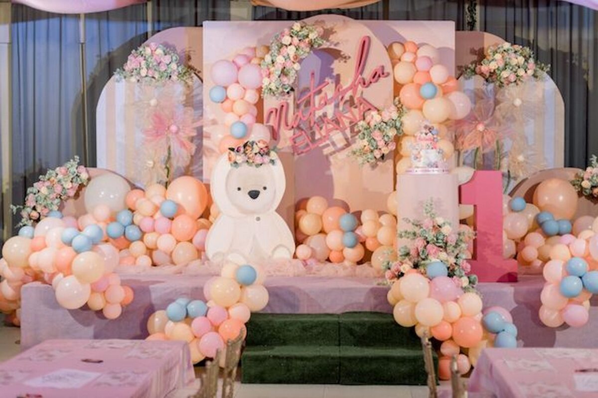 Teddy bear birthday party decor with pastel balloons