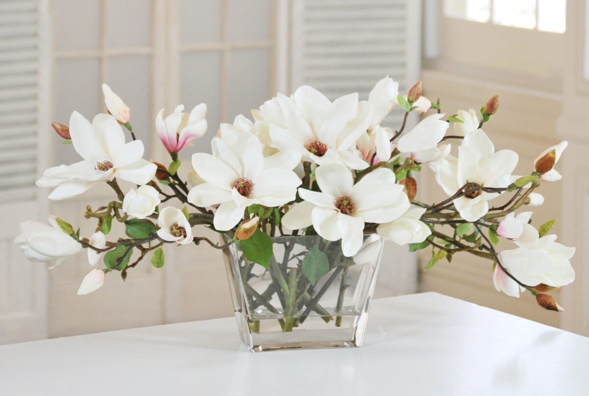 Beautiful Wedding table Magnolia Centerpiece