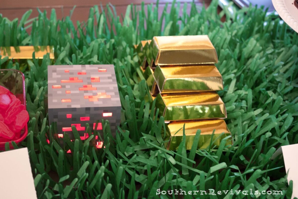 DIY Minecraft TNT Décor made of paper