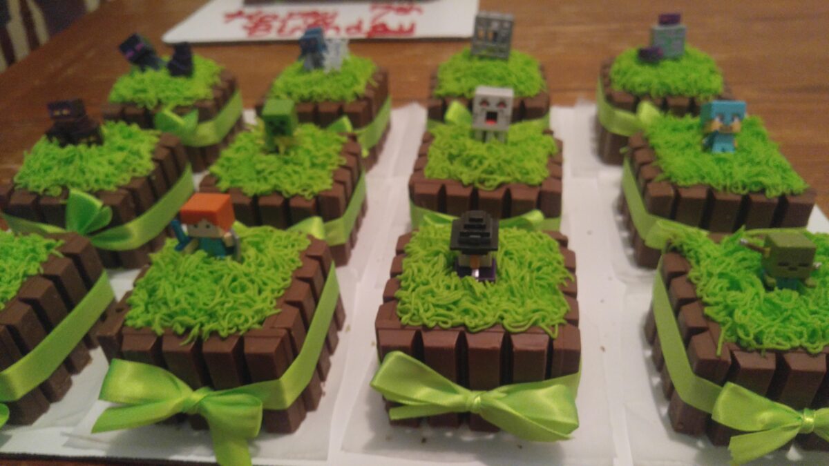 Minecraft Grass Cupcakes