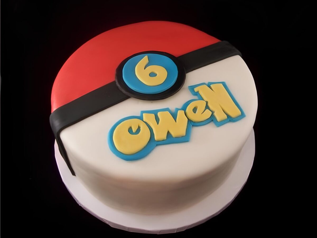 Pokemon Pokeball Cake